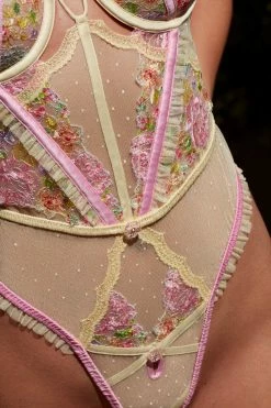 Floral Frenzy Teddy -underwear Sales 2023 02 221013 FLL ENGLISH SPAIN 191 v1