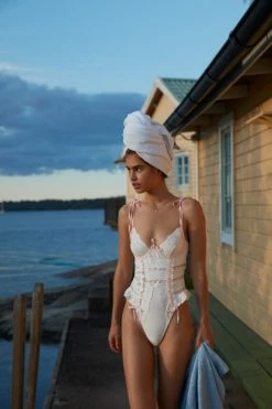 Swirl Eyelet Bodysuit -underwear Sales 2023 11 220614 FLL GULAHUSET 019 v1 5cbbd598 62f4 4748 92a4 ff32905d270f