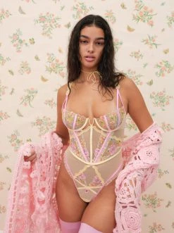 Floral Frenzy Teddy -underwear Sales 2023 221031 BC FLLxVS LOOK 53 0001 scaled